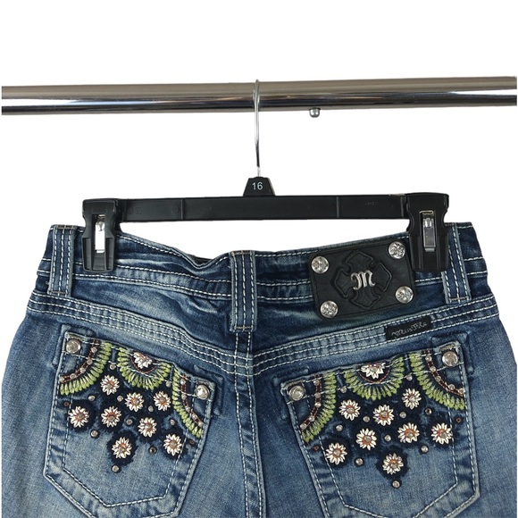 Women's Miss Me Low Rise Med. Wash Embroidered Floral Frayed Shorts. Size 27 - Picture 8 of 16